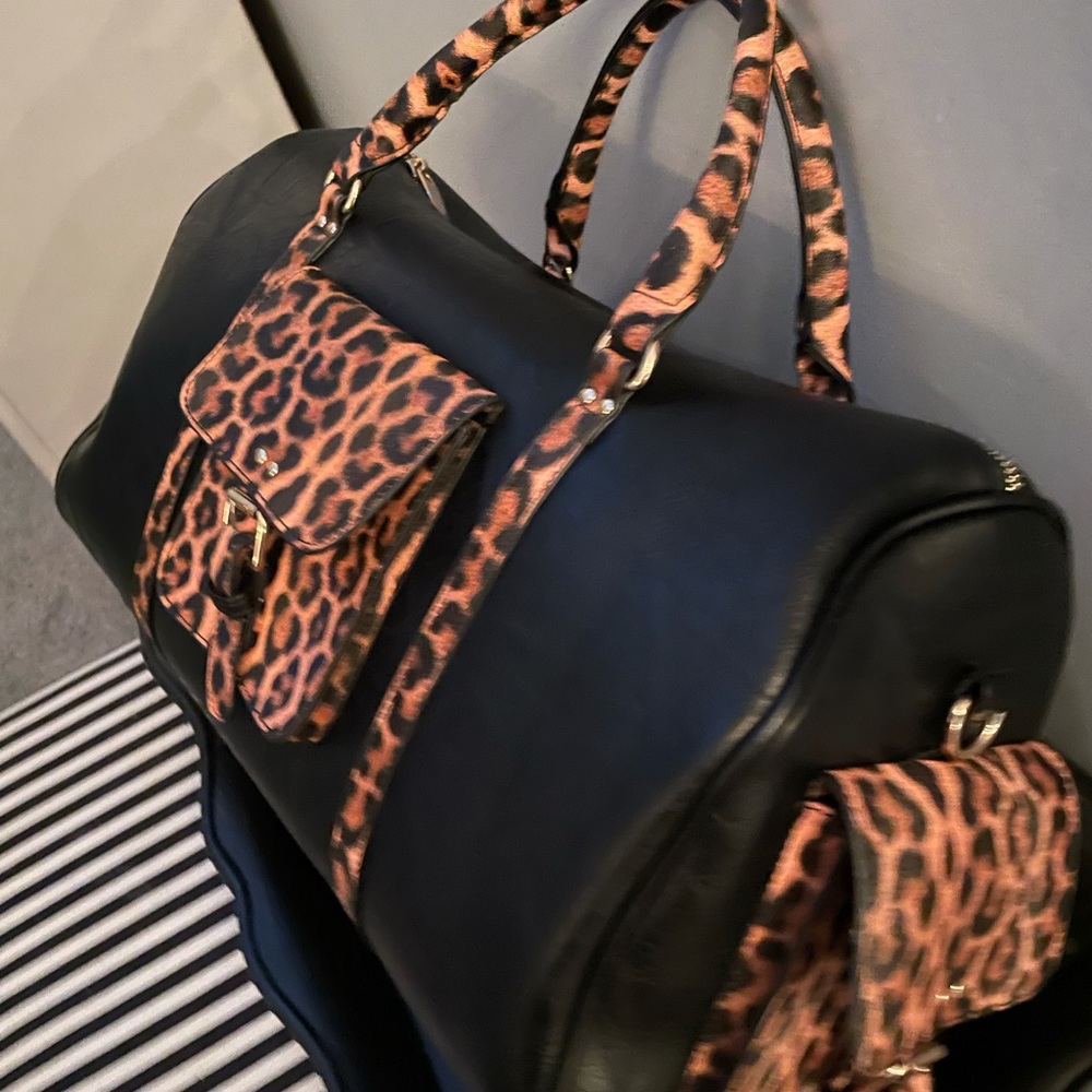 Leopard Duffle Bag - Picture 2 of 11